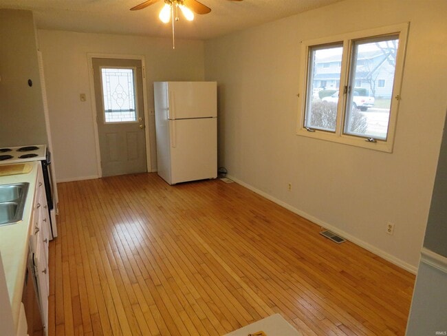 Building Photo - 413 W Harrison St