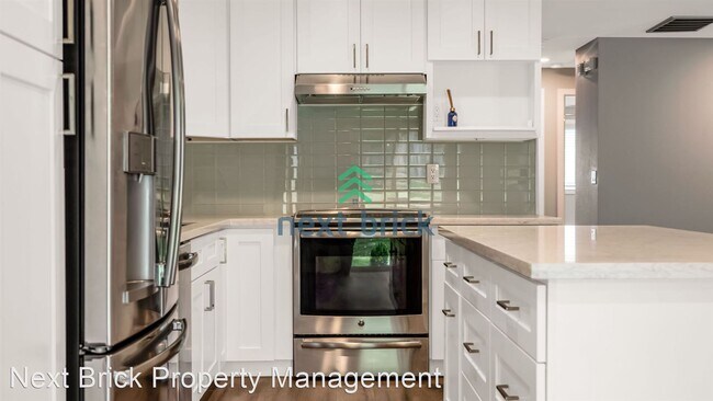 Foto del edificio - 2 br, 2 bath House - 21515 4th Ave W, A71