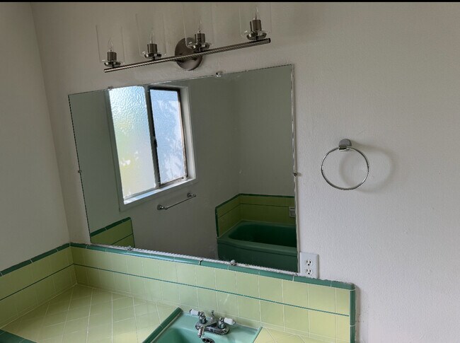 Foto del edificio - 3874 Arden Dr S