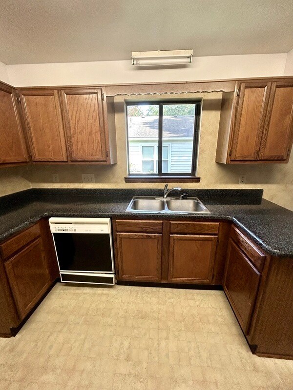Foto del edificio - 6521 Danbrook Park Dr