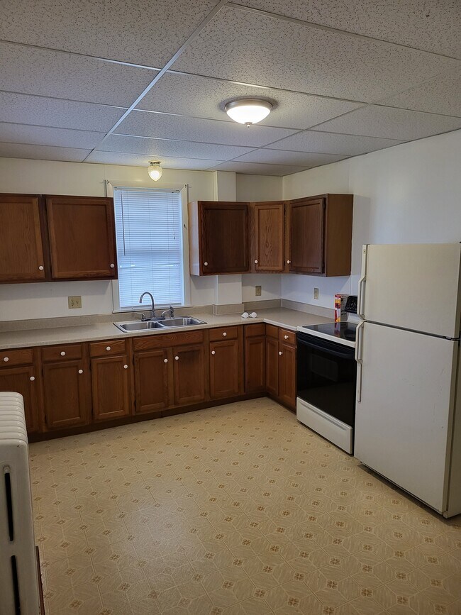 Kitchen counter space - 316 Main St
