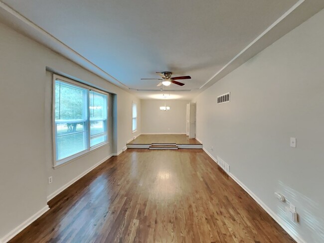 Building Photo - 12825 Crystal Ave