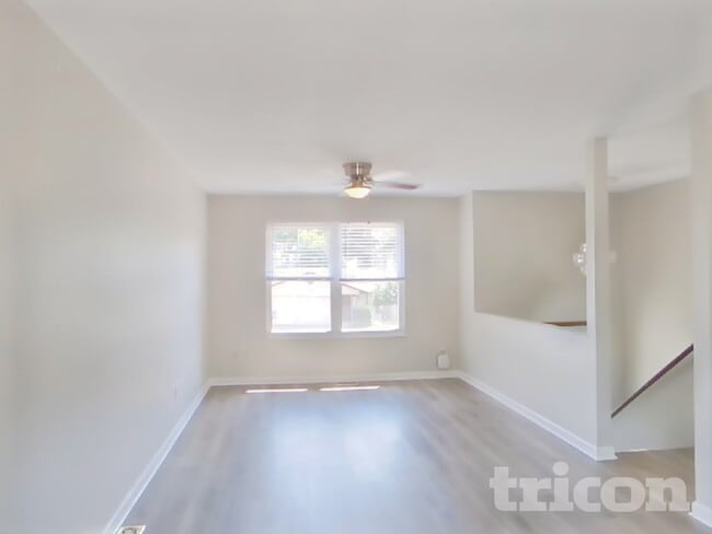 Building Photo - 1816 Hilltop Village Ln