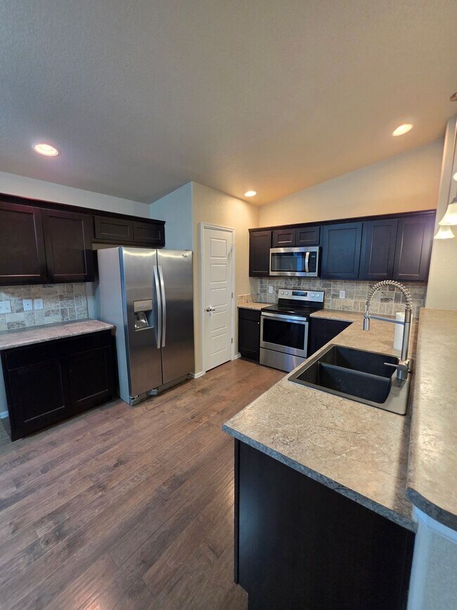 Foto del edificio - 1058 E Ranch Dr
