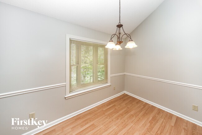 Building Photo - 5932 Rensslaer Dr