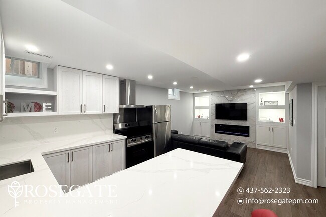 Photo du bâtiment - Newly Renovated 1-Bedroom Apartment in Woo...