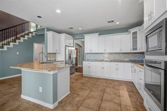 Building Photo - 6007 Dover Creek Ln