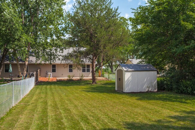 Building Photo - 8844 Pascal Ave