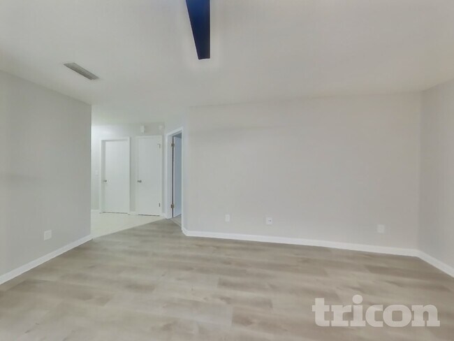 Foto del edificio - 4963 Beige St