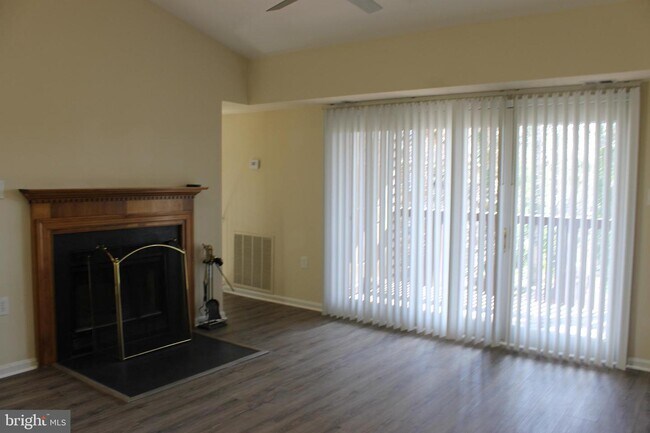 Foto del edificio - 8909 Sugarwood Ct