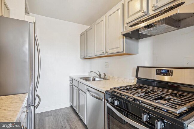 Foto del edificio - 1300 S Arlington Ridge Rd