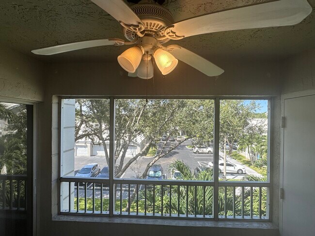 Foto del edificio - 2850 N Oakland Forest Dr