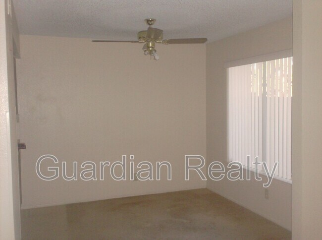 Foto del edificio - 2209 Tall Pine Dr
