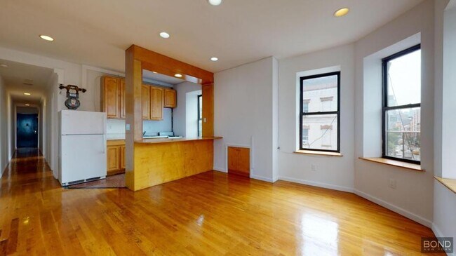 Building Photo - 3 bedroom in Manhattan NY 10003