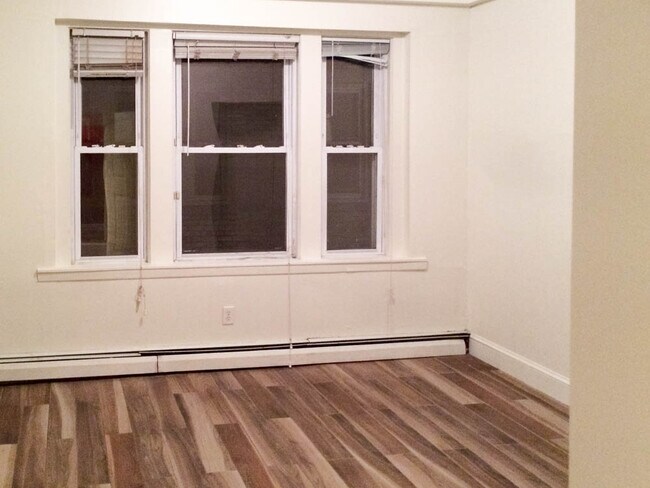 Building Photo - 40 Chester St