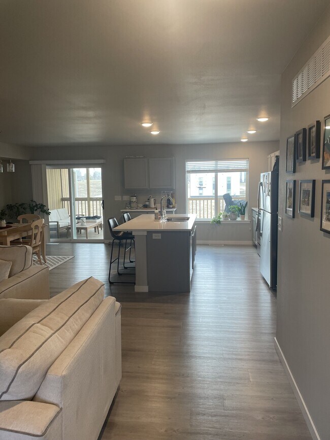 Foto del edificio - 955 Aiden St