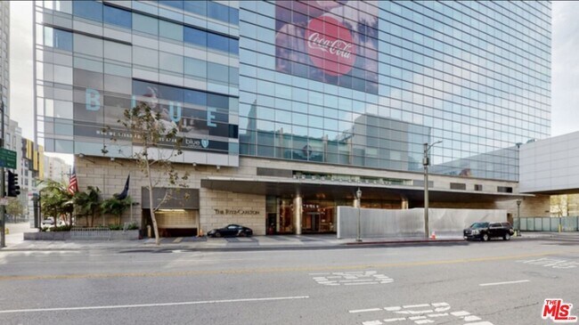 Foto del edificio - 900 W Olympic Blvd