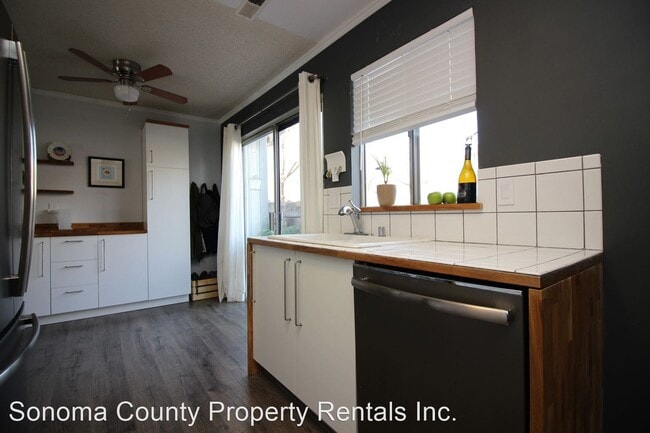 Building Photo - 2 br, 1.5 bath House - 380 Gate Way