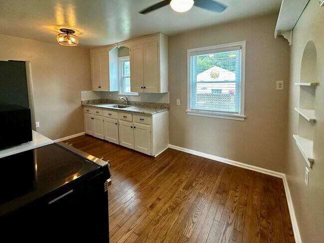 Foto del edificio - 2778 Bellwood Ave