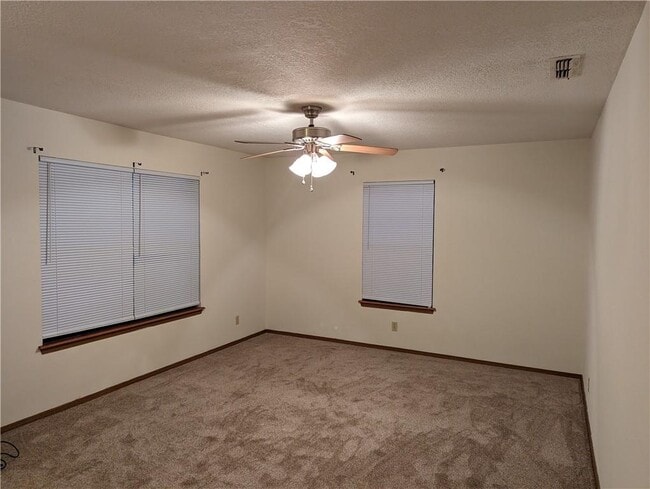 Foto del edificio - 2863 Kasey Ave
