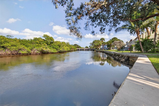 Building Photo - 1921 NE 15th Ave
