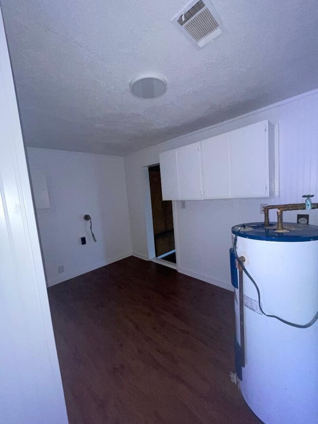 Building Photo - 4813 Mustang Dr
