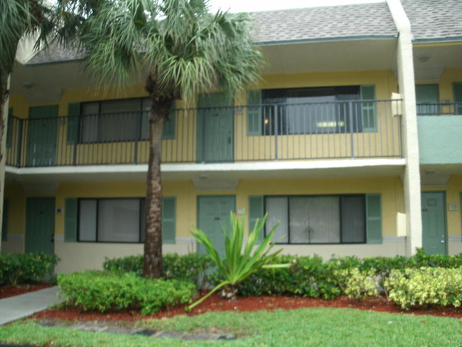 Foto del edificio - Meadows on the Green Condo