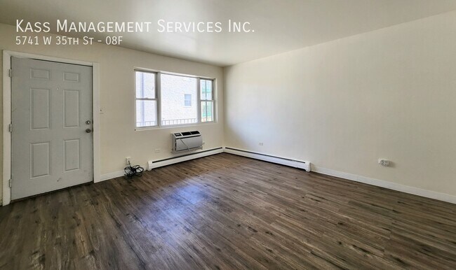 Foto del edificio - 5741 W 35th St