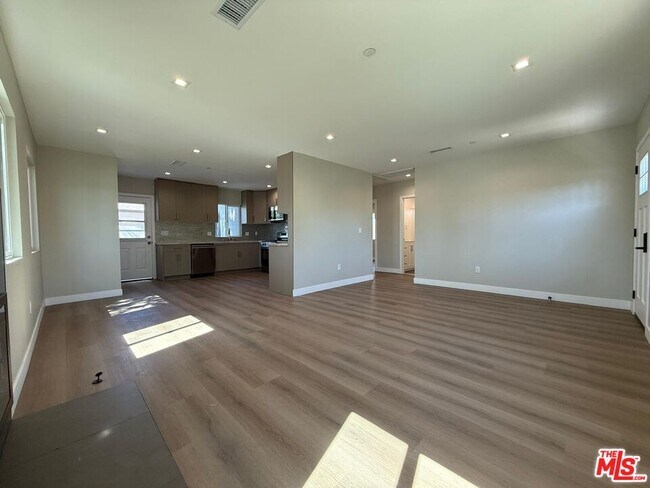 Foto del edificio - 6403 Gentry Ave