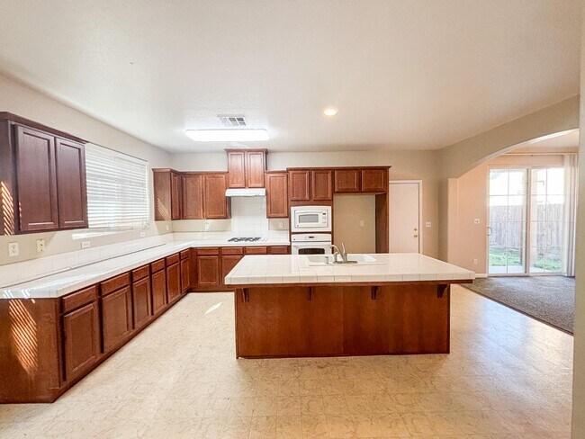 Foto del edificio - 5537 N Gates Ave