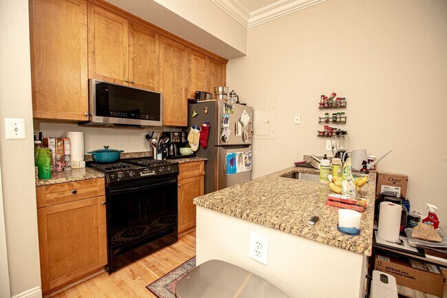 Foto del edificio - Charming 2BR Condo in Logan Circle