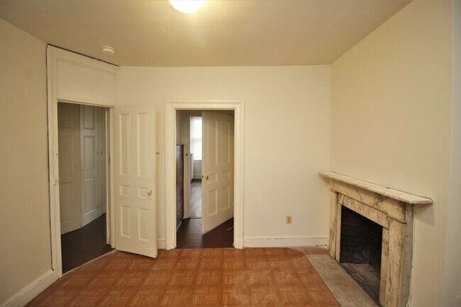 Building Photo - 12 E Read St