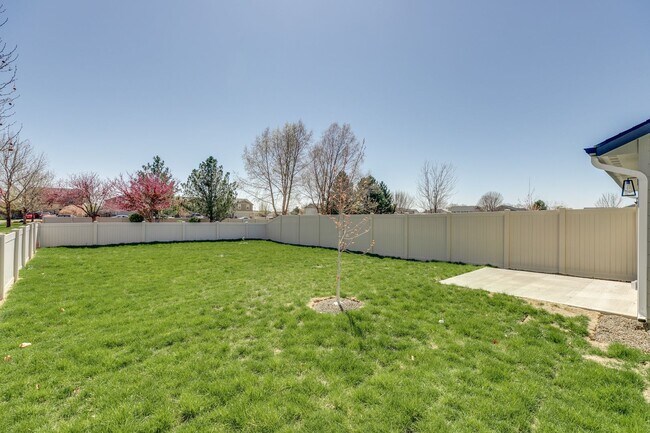 Building Photo - Coming soon for you!  3 Bedroom Available