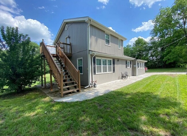 Building Photo - Cozy 4 Bedroom Single-Family