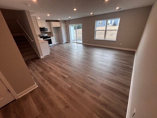 Foto del edificio - Gorgeous Brand NEW Woodbury Townhome