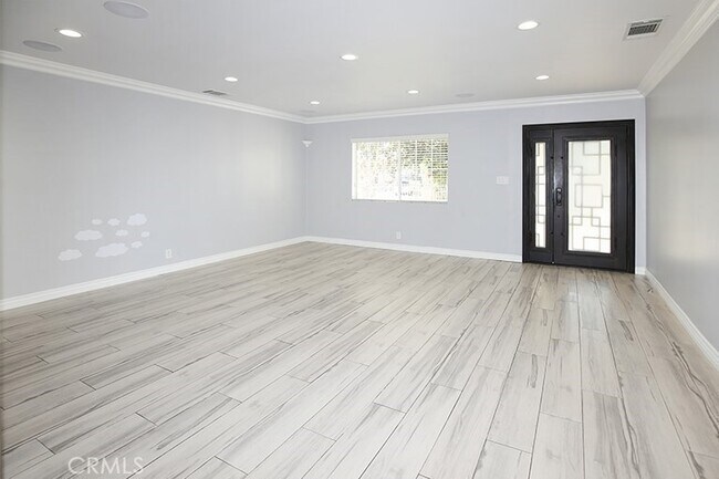 Foto del edificio - 7400 Blewett Ave