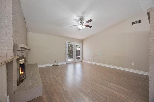 Building Photo - 2413 Village Green Dr