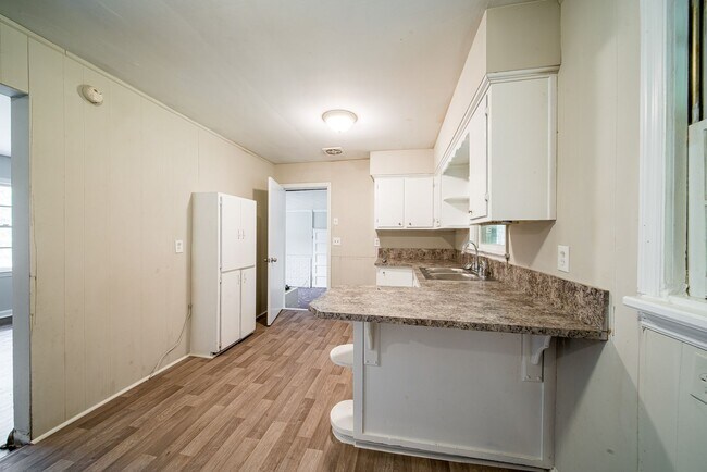 Foto del edificio - Nice 3 Bedroom/1 Bath Home with Bonus Room!