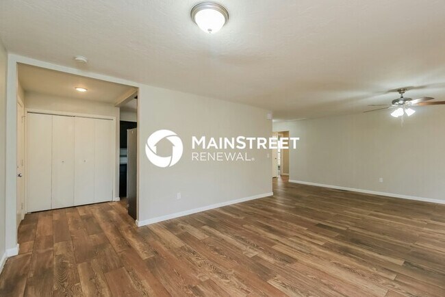Foto del edificio - 3 Bedroom Pet-Friendly Home in Oklahoma City, OK with Main Street Renewal