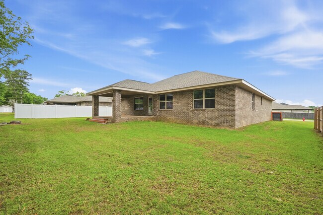 Foto del edificio - 5810 Crestlake Dr