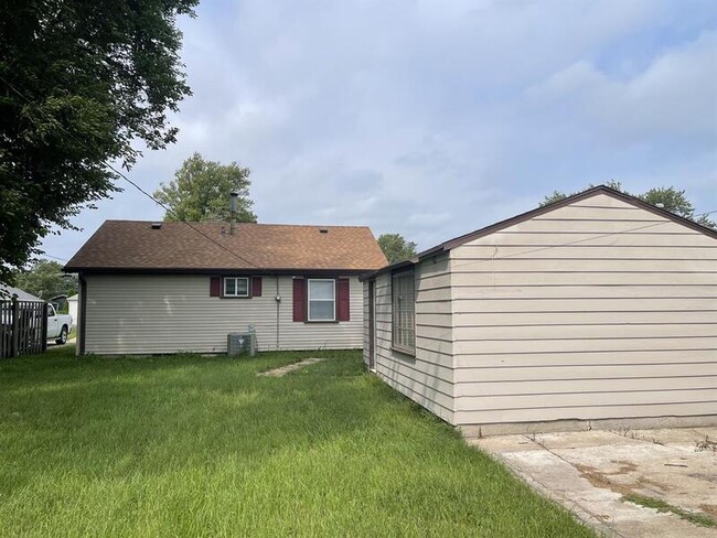 Building Photo - 1000 N Hewett Ave