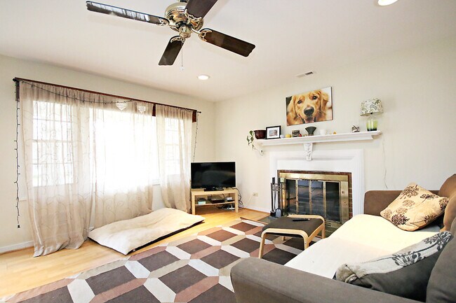 Foto del edificio - Pet Friendly, One Level Living in Johnson ...
