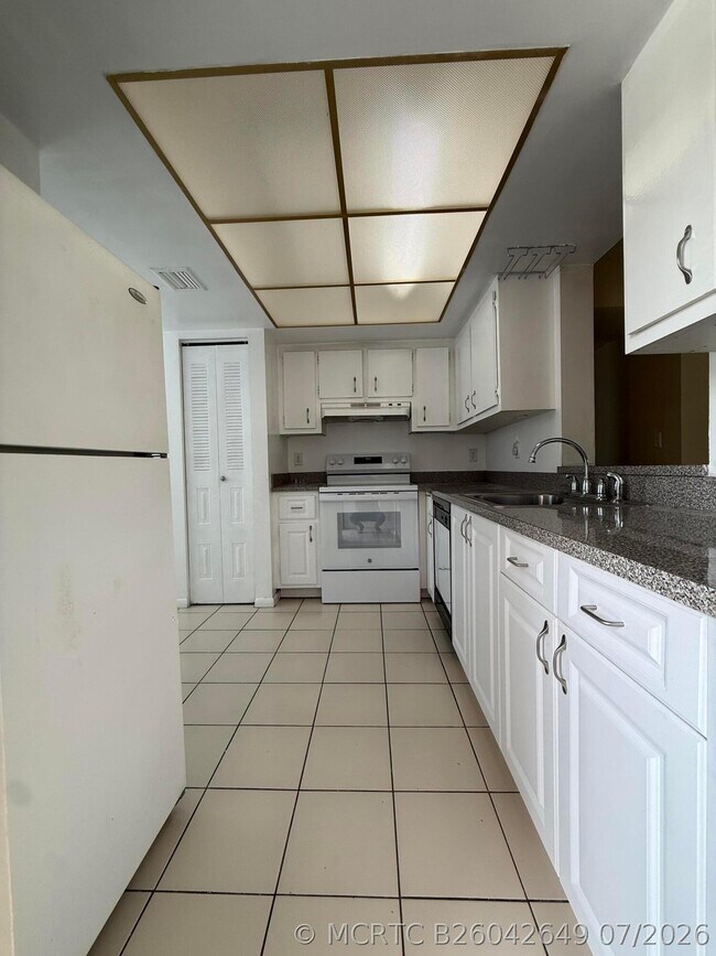 Building Photo - 7895 Margate Blvd