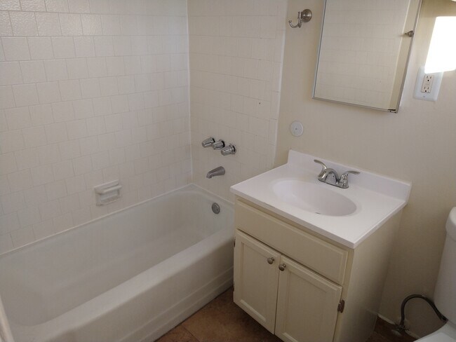 Baño - 5950 Carmelita Ave