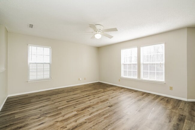 Foto del edificio - 10841 Zimmerman Ln