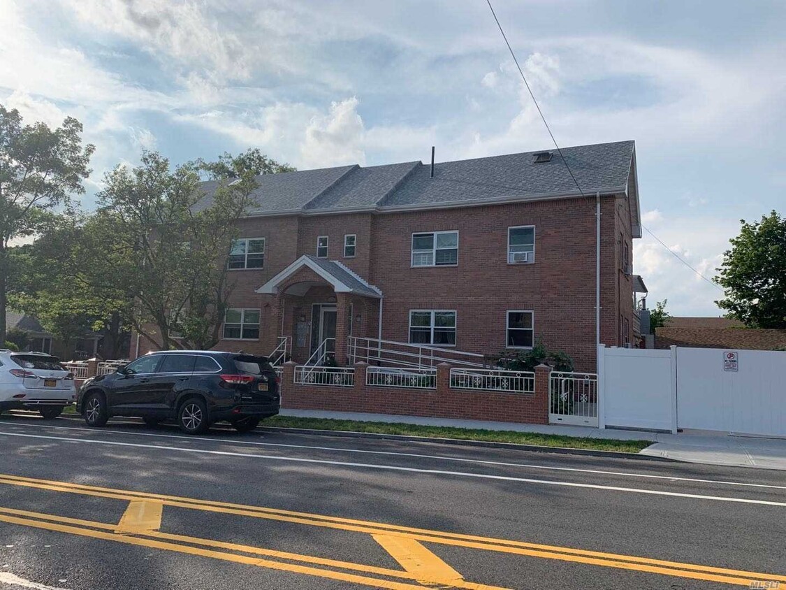 Foto del edificio - 185-11-185-73 73rd Ave