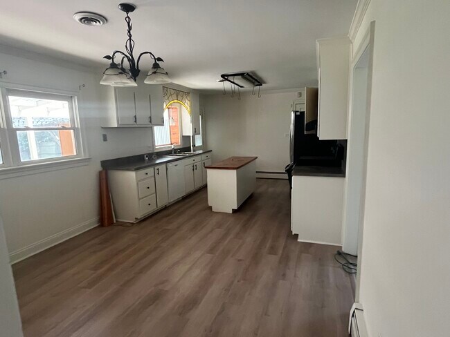Building Photo - 866 Catalina Dr