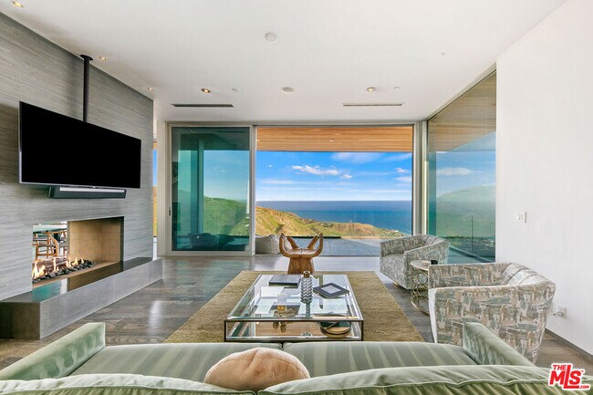 Foto del edificio - 21766 Azurelee Dr