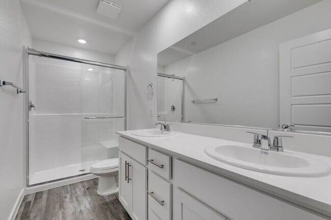 Building Photo - Beautiful New 3 Bed / 2.5 Bath Townhome 89178