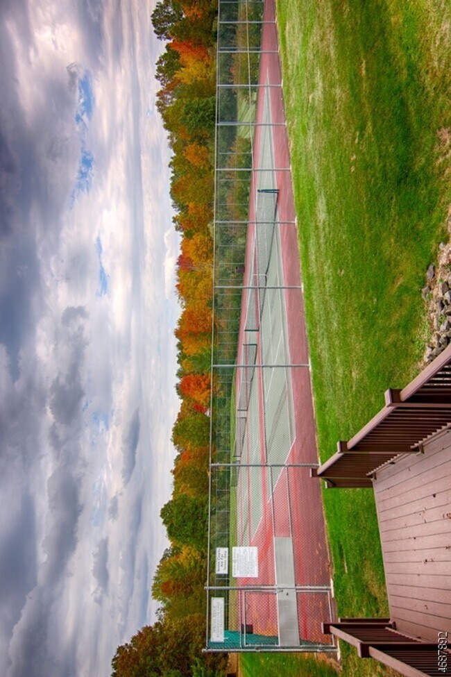 Foto del edificio - 65 Jamestown Rd